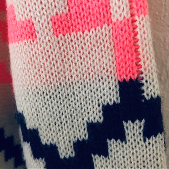 Geometric Aztec Ranch style Sweater - Picture 5 of 6